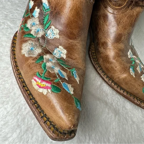 MACIE BEAN WOMEN'S ROSE GARDEN WESTERN BOOTS -
SNIP TOE - Picture 7 of 15